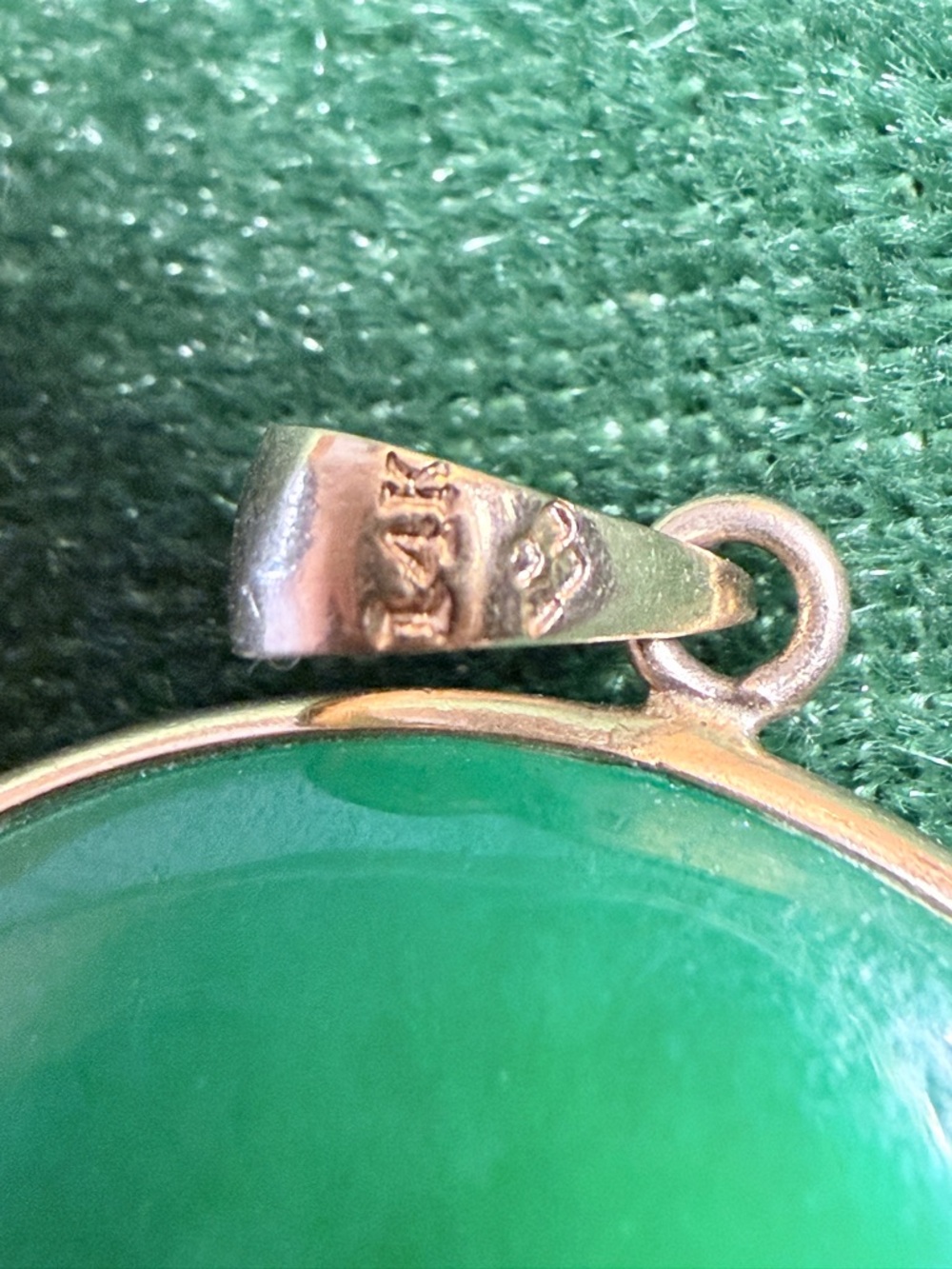Green Natural Jade Pendant in 14k Gold - Elegant Women’s Jewelry 💎 - Picture 3 of 5